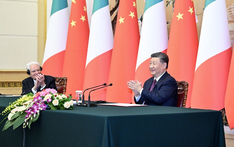 Xi Jinping e Sergio Mattarella incontrano rappresentanti delle delegazioni alla riunione del Forum Culturale Cina-Italia e al Dialogo dei Presidenti delle Università