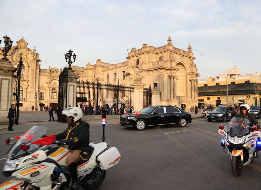 Il Presidente cinese partecipa alla cerimonia di accoglienza organizzata dalla sua omologa peruviana