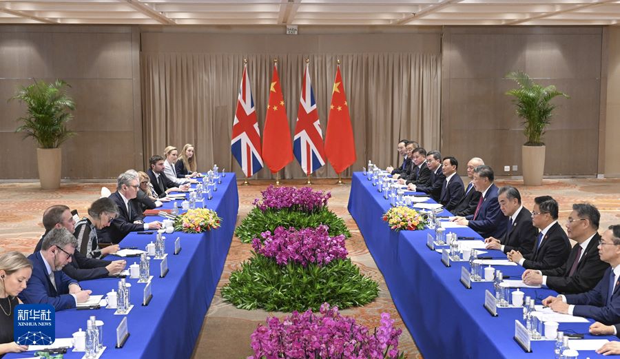 Xi Jinping incontra il primo ministro del Regno Unito Keir Starmer