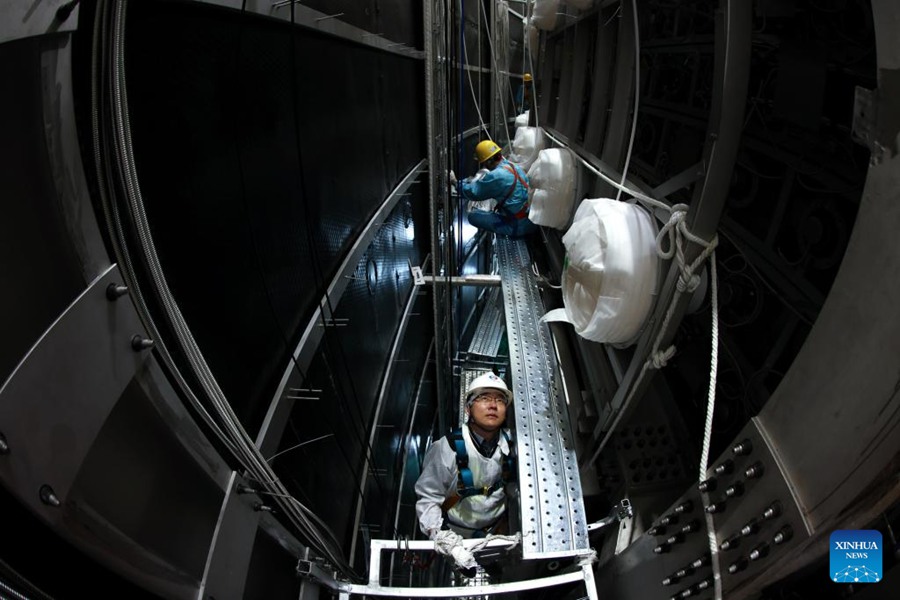 Osservatorio sotterraneo di neutrini in costruzione a Jiangmen