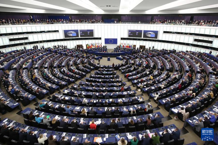 Strasburgo, Parlamento europeo approva la nuova squadra della Commissione europea
