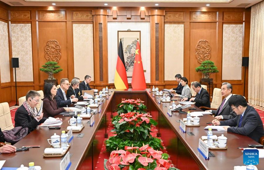 Wang Yi ha tenuto il settimo round del dialogo strategico tra Cina e Germania sulla diplomazia e la sicurezza con la Ministra degli Esteri tedesca Baerbock
