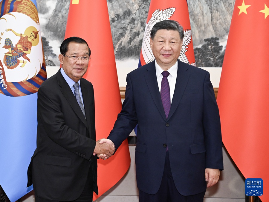 Xi Jinping incontra il Presidente del Partito popolare cambogiano Samdech Hun Sen