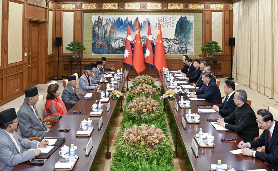 Xi Jinping incontra il premier nepalese Oli