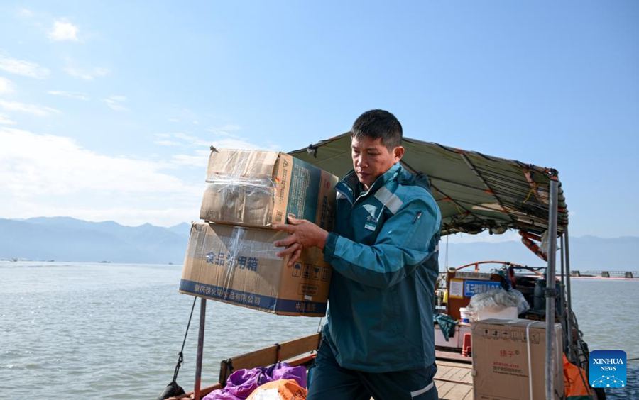 Postino devoto sulla rotta marittima del Fujian