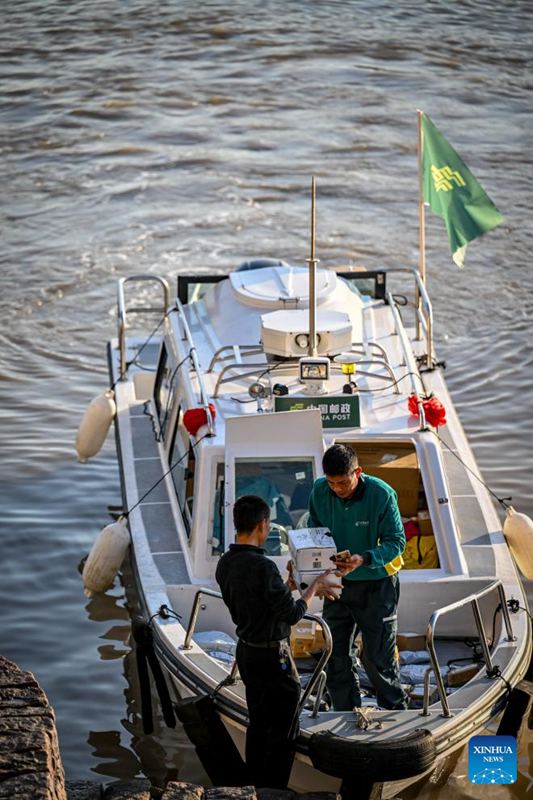 Postino devoto sulla rotta marittima del Fujian