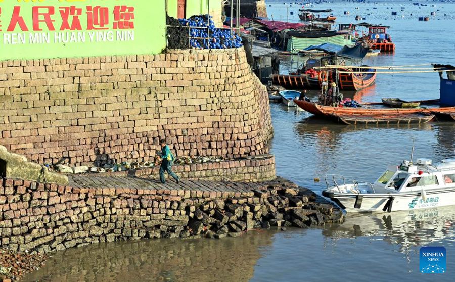 Postino devoto sulla rotta marittima del Fujian