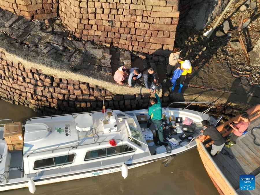 Postino devoto sulla rotta marittima del Fujian