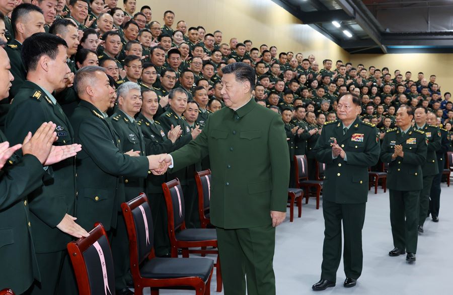 Xi Jinping ispeziona la Forza di Supporto Informativo