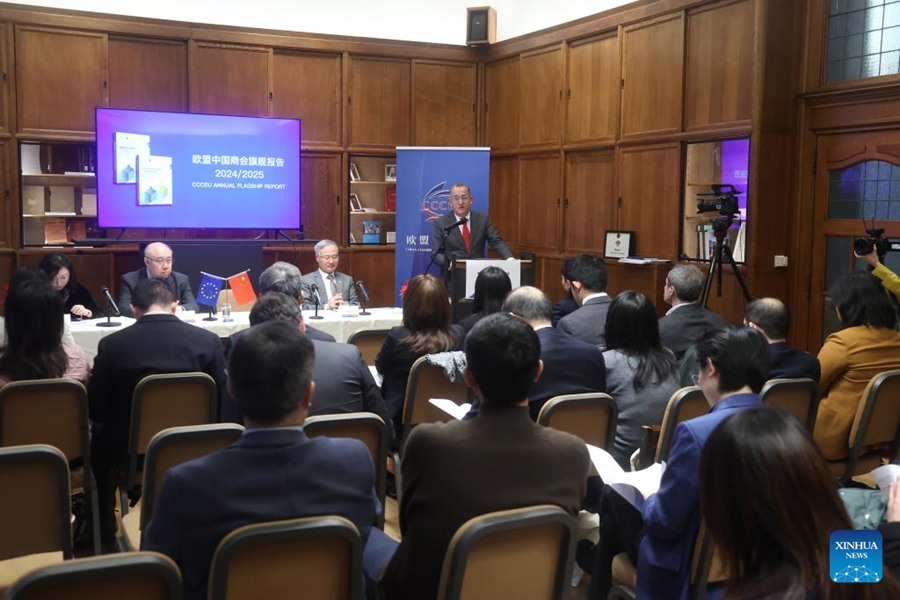 Cerimonia di presentazione di un rapporto della Camera di commercio cinese presso l'UE (CCCEU) e della società di consulenza globale Roland Berger a Bruxelles, in Belgio. (9 dicembre 2024 - Xinhua/Zhao Dingzhe)
