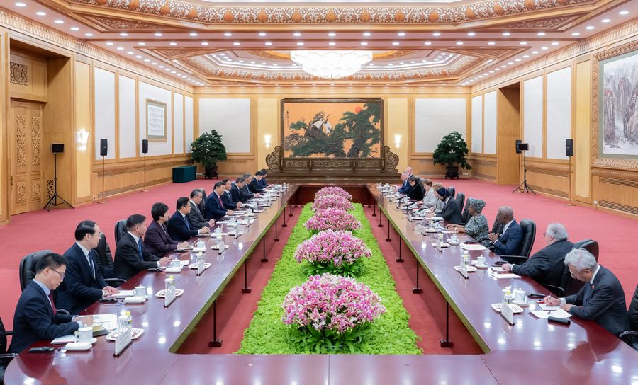 Incontro tra Xi Jinping e i responsabili delle organizzazioni economiche internazionali