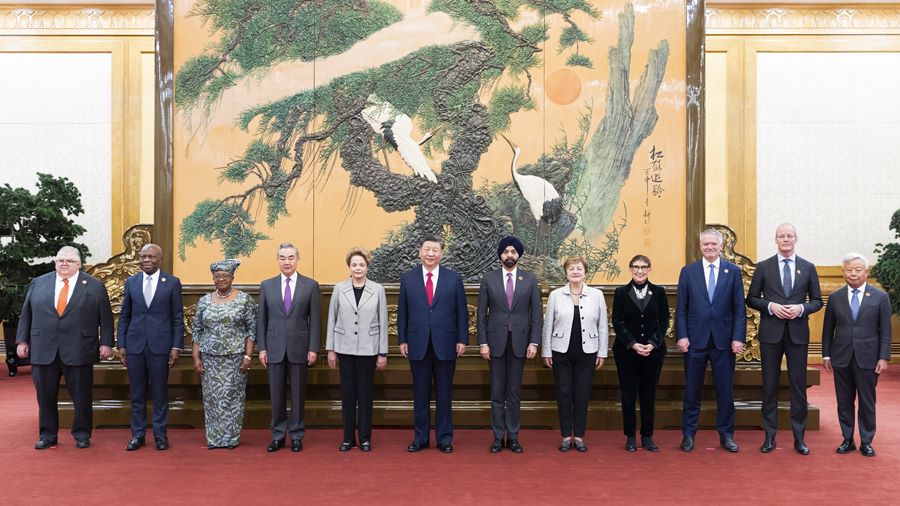 Incontro tra Xi Jinping e i responsabili delle organizzazioni economiche internazionali