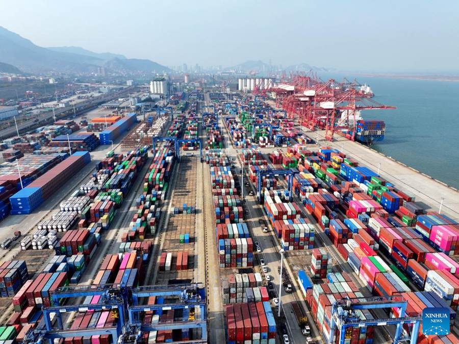 Il commercio estero della Cina registra una crescita costante nei primi 11 mesi
