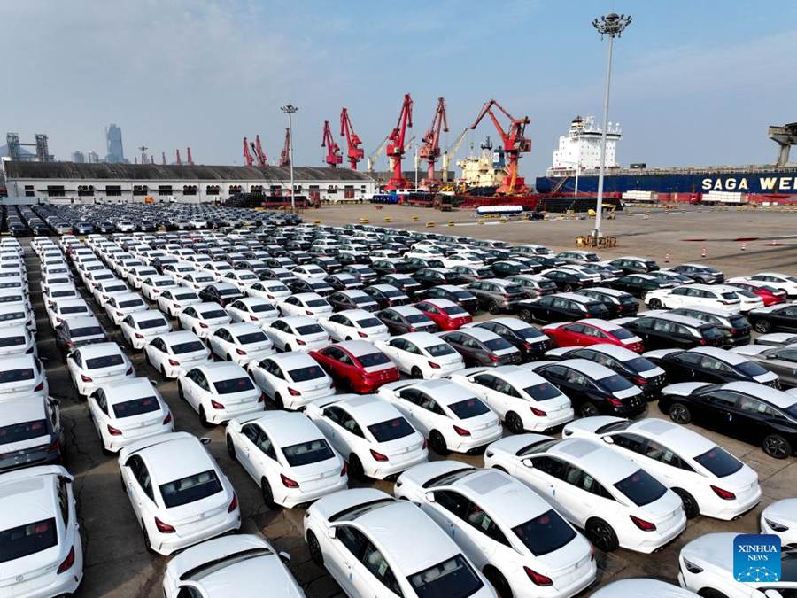 Il commercio estero della Cina registra una crescita costante nei primi 11 mesi
