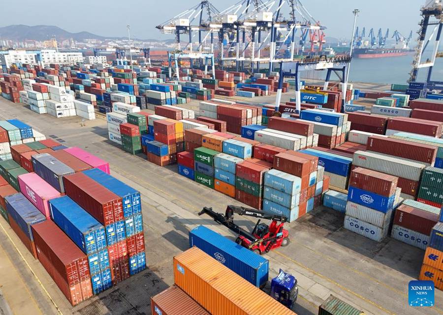 Il commercio estero della Cina registra una crescita costante nei primi 11 mesi