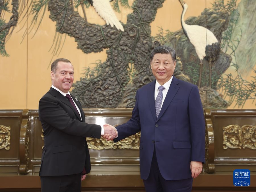 Beijing, incontro tra Xi Jinping e Dmitrij Medvedev