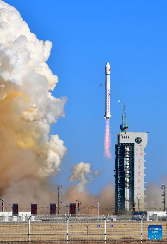 La Cina lancia 5 satelliti sperimentali