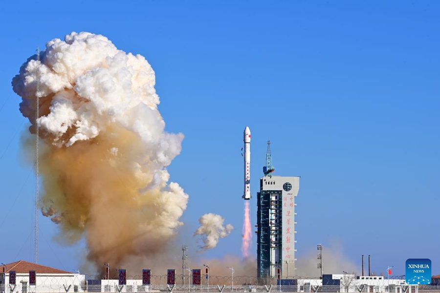 La Cina lancia 5 satelliti sperimentali