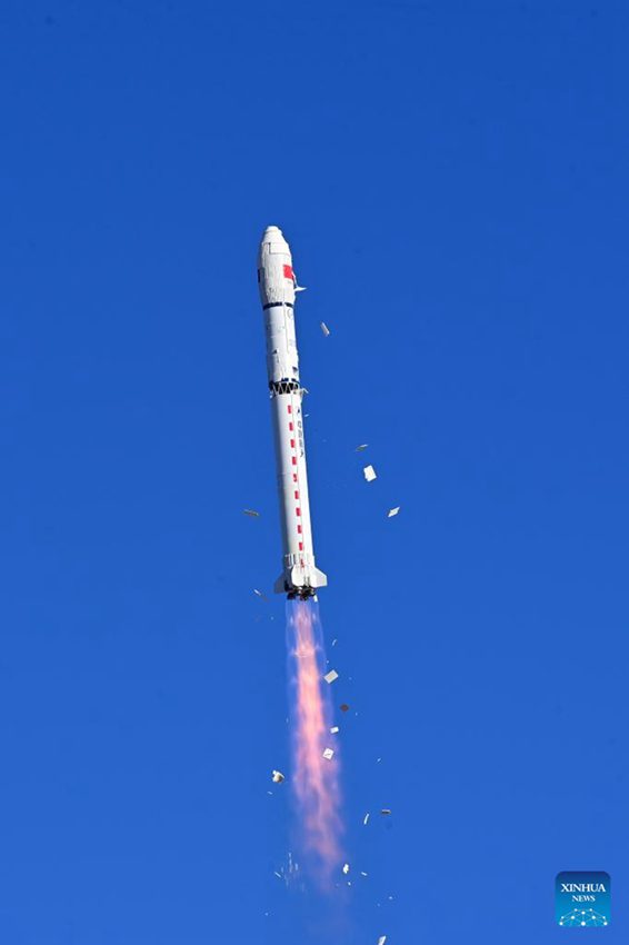 La Cina lancia 5 satelliti sperimentali
