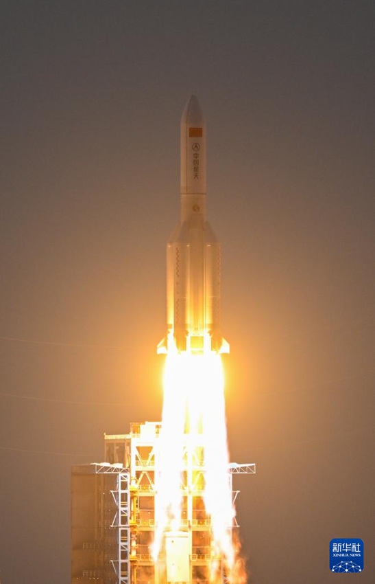 Cina: lanciato nuovo satellite per connettività Internet in orbita bassa