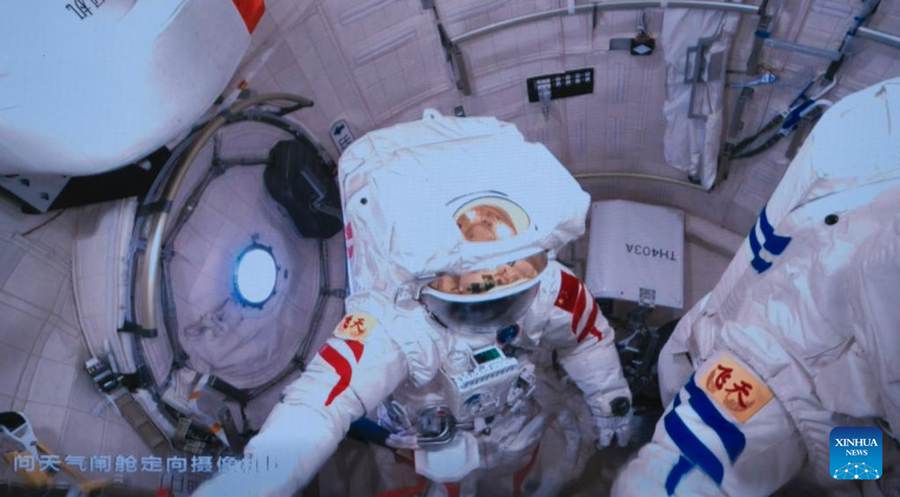Equipaggio dello Shenzhou-19 completa le prime attività extraveicolari