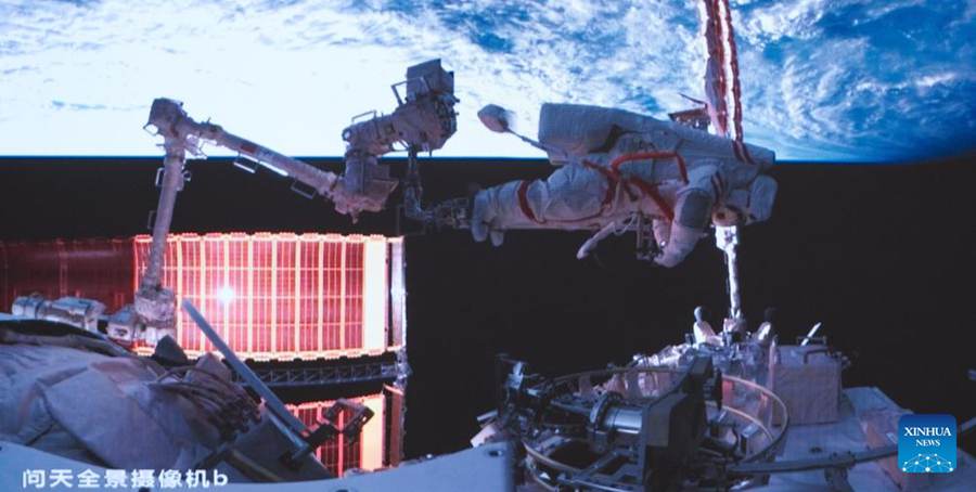 Equipaggio dello Shenzhou-19 completa le prime attività extraveicolari