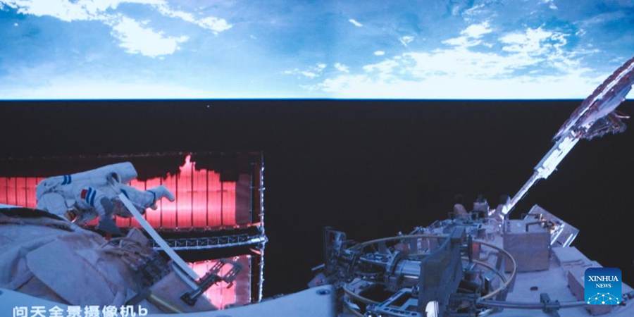 Equipaggio dello Shenzhou-19 completa le prime attività extraveicolari
