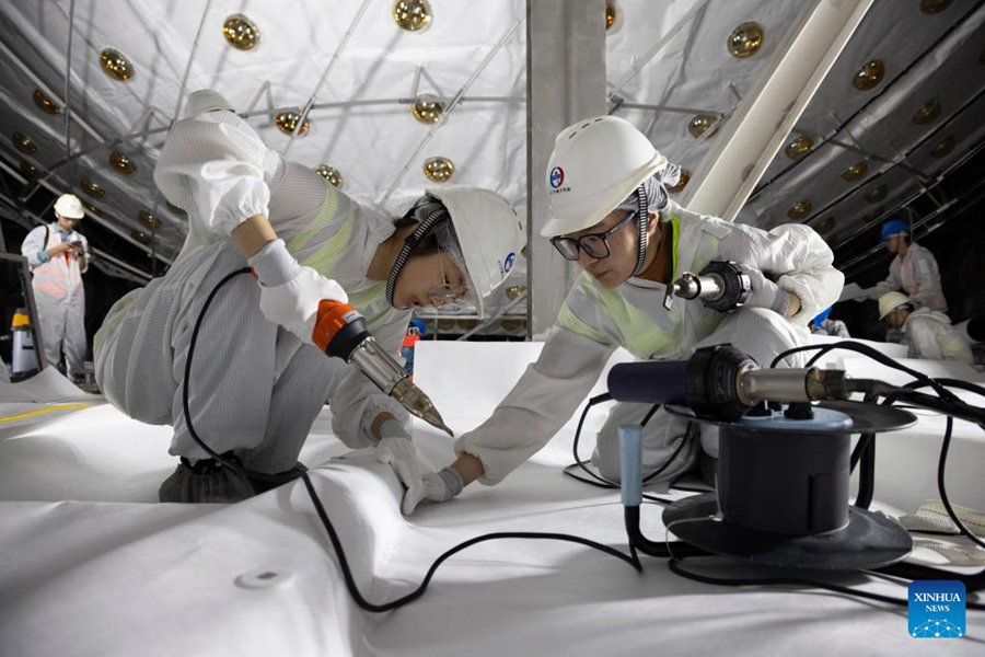 Il più grande rivelatore di neutrini sferico trasparente del mondo inizia a riempirsi di acqua ultrapura