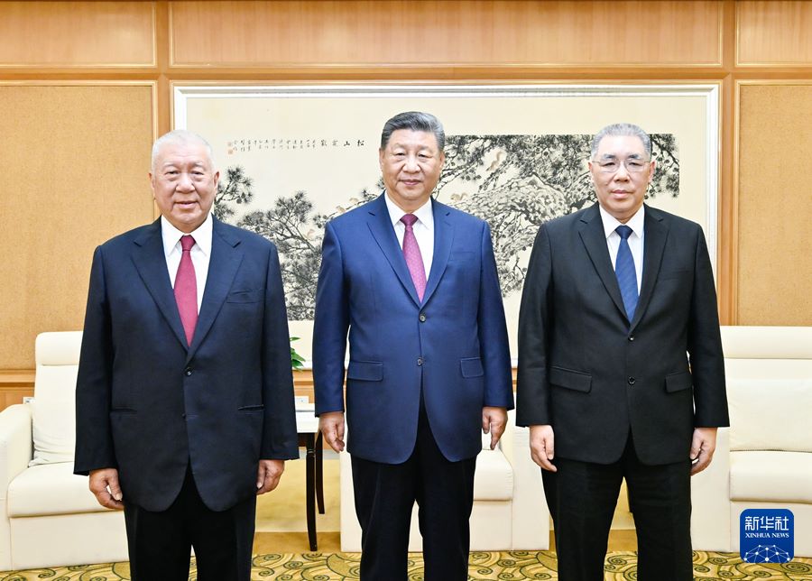 Xi Jinping incontra Edmund Ho Hau-wah e Fernando Chui Sai-on