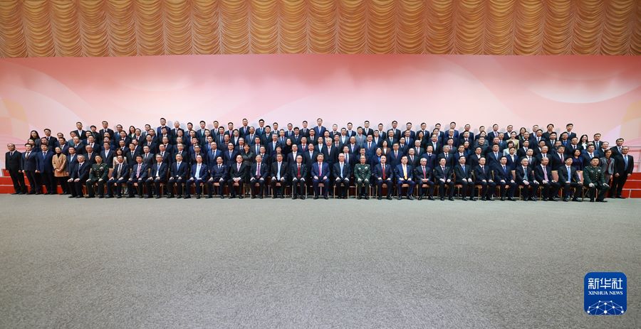 Xi Jinping incontra i rappresentanti di ogni ceto sociale a Macao