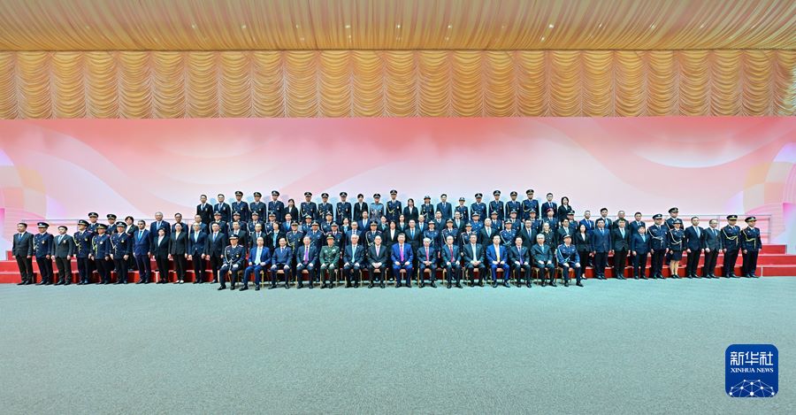 Xi Jinping incontra i rappresentanti di ogni ceto sociale a Macao