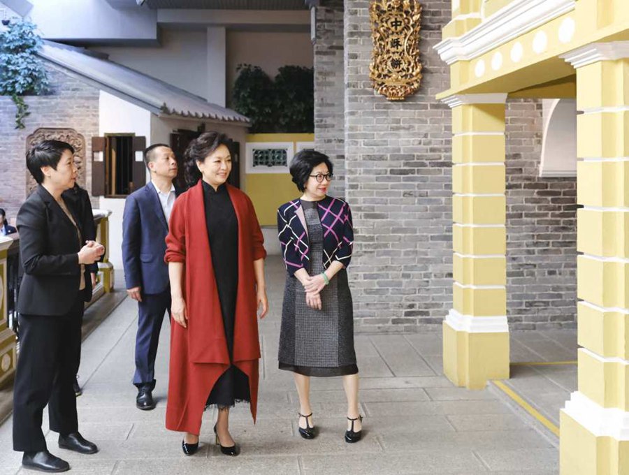 Peng Liyuan visita il Museo di Macao