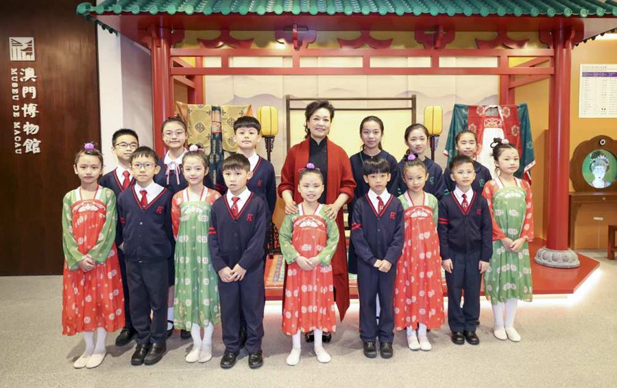 Peng Liyuan visita il Museo di Macao