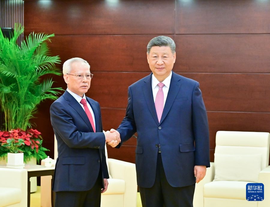 Xi Jinping incontra il nuovo capo dell'esecutivo, Sam Hou-fai