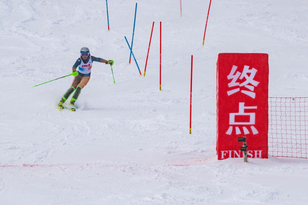 Gara di prova di sci alpino per i Giochi Invernali Asiatici 2025 presso la base di allenamento sportivo di Yabuli, Heilongjiang. (22 dicembre 2024 - Xinhua/Xie Jianfei)