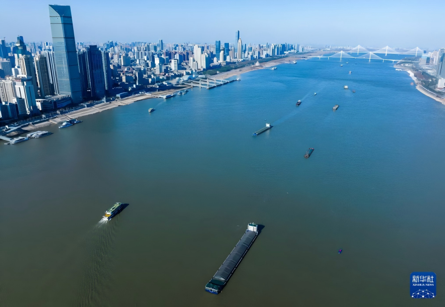 Cina: nel 2024 flusso merci porti lungo fiume Yangtze supererà i 4 miliardi di tonnellate