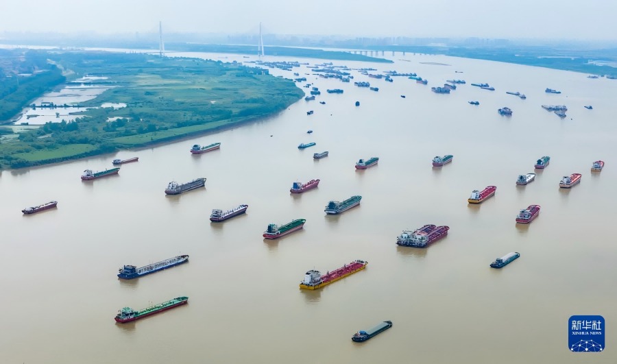 Cina: nel 2024 flusso merci porti lungo fiume Yangtze supererà i 4 miliardi di tonnellate