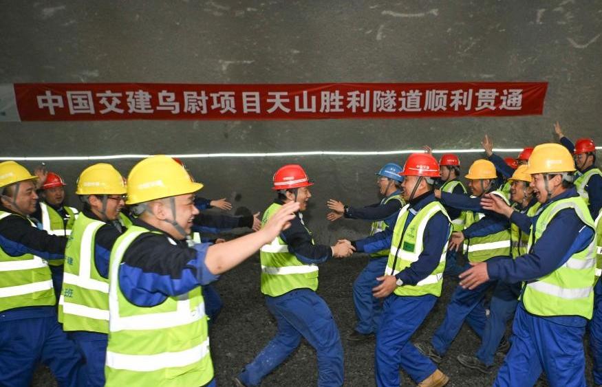 Lo Xinjiang cinese completa il tunnel autostradale più lungo del mondo