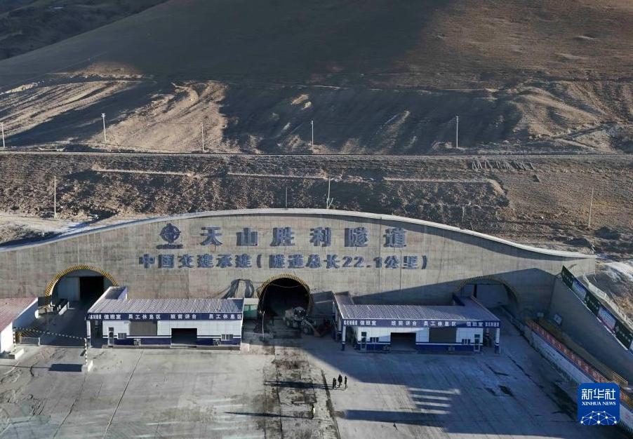 Lo Xinjiang cinese completa il tunnel autostradale più lungo del mondo
