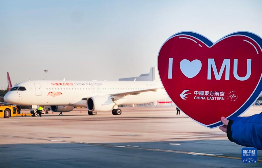 Il primo volo del C919 sulla rotta Shanghai-Hong Kong atterra a Hong Kong