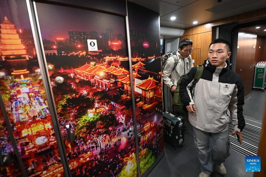 Due tratte ferroviarie ad alta velocità dirette collegano lo Shaanxi e lo Hubei con Hong Kong