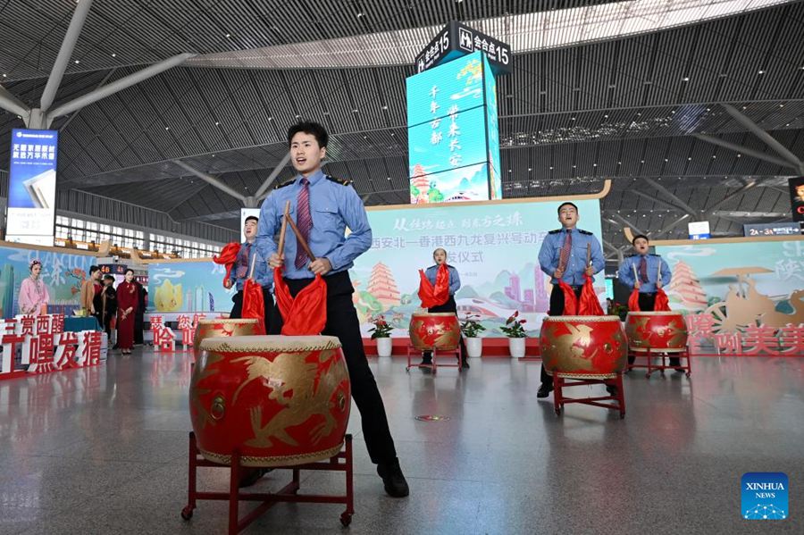 Due tratte ferroviarie ad alta velocità dirette collegano lo Shaanxi e lo Hubei con Hong Kong