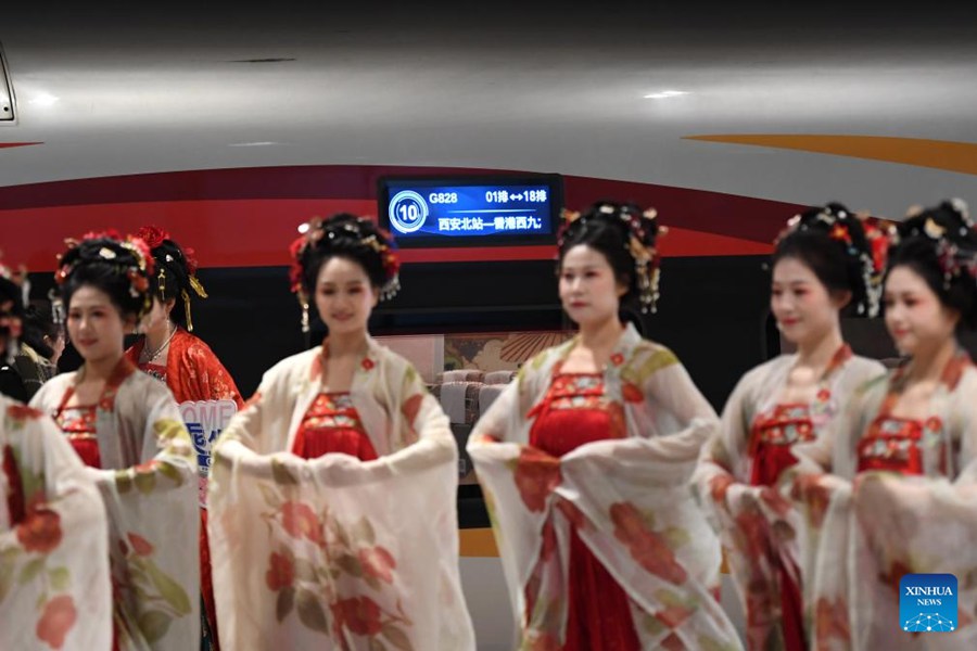 Due tratte ferroviarie ad alta velocità dirette collegano lo Shaanxi e lo Hubei con Hong Kong