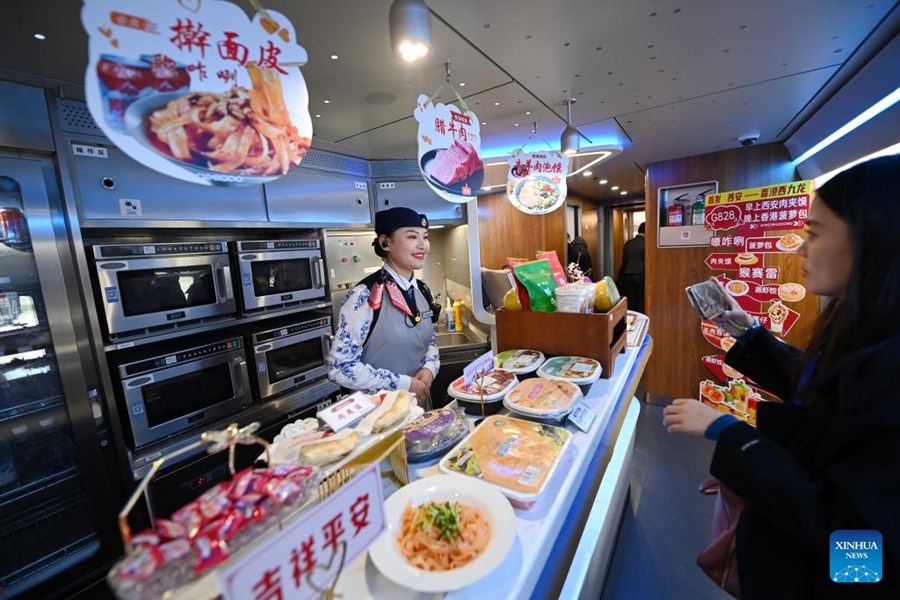 Due tratte ferroviarie ad alta velocità dirette collegano lo Shaanxi e lo Hubei con Hong Kong