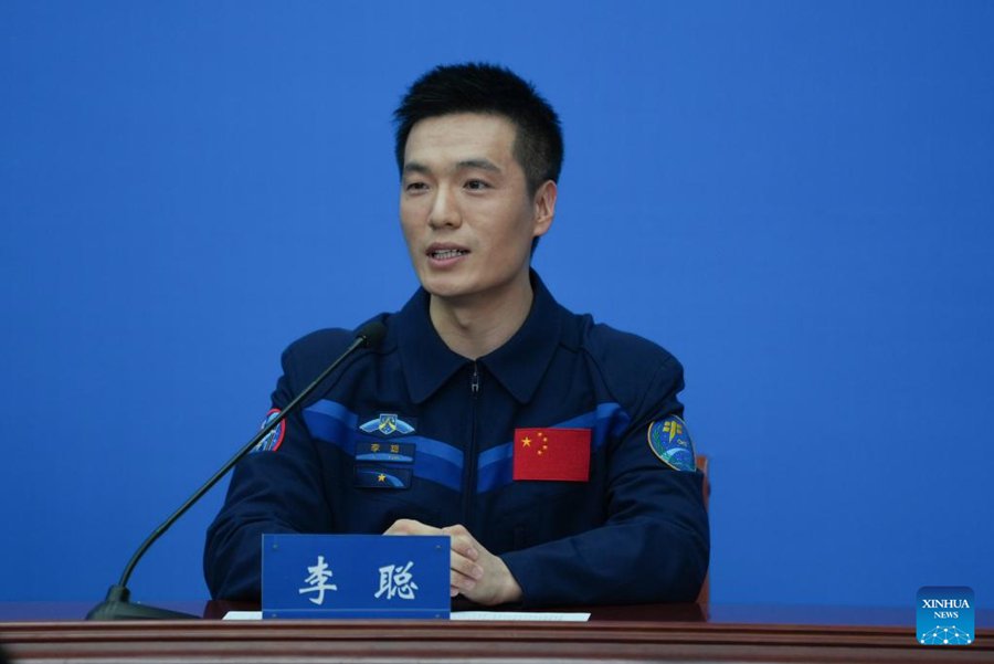 Gli astronauti Shenzhou-18 incontrano la stampa dopo il ritorno dallo spazio