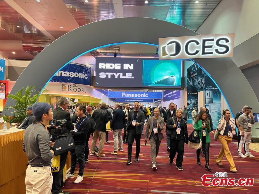 Persone visitano il Consumer Electronics Show (CES) 2025 a Las Vegas, negli Stati Uniti. (7 gennaio 2025 - China News Service/Zhang Shuo)