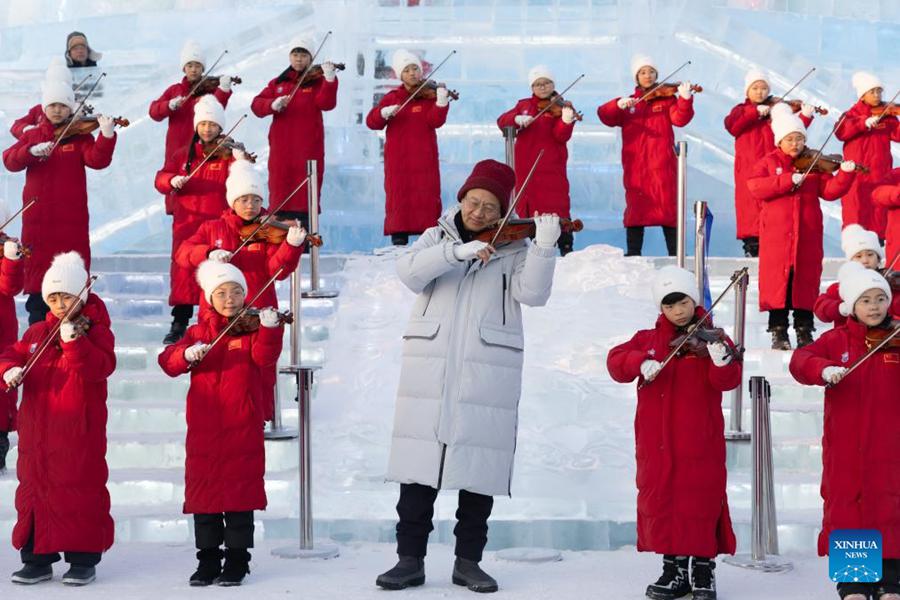 Flash mob organizzato per sostenere i prossimi 9°Giochi Asiatici Invernali a Harbin