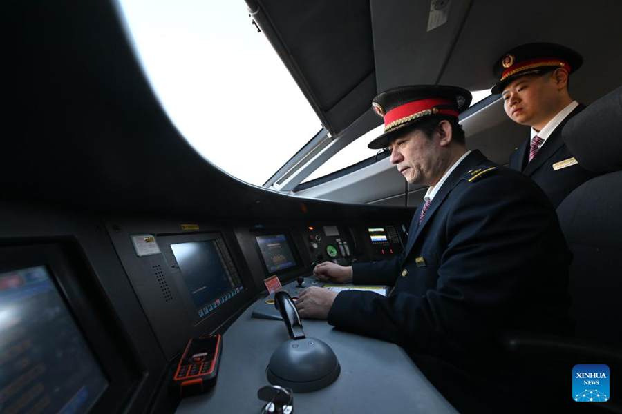 Personale ferroviario si prepara con massimo impegno per affrontare la corsa ai viaggi della Festa di Primavera