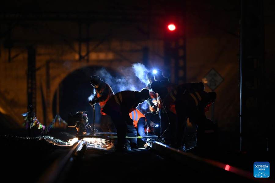 Personale ferroviario si prepara con massimo impegno per affrontare la corsa ai viaggi della Festa di Primavera