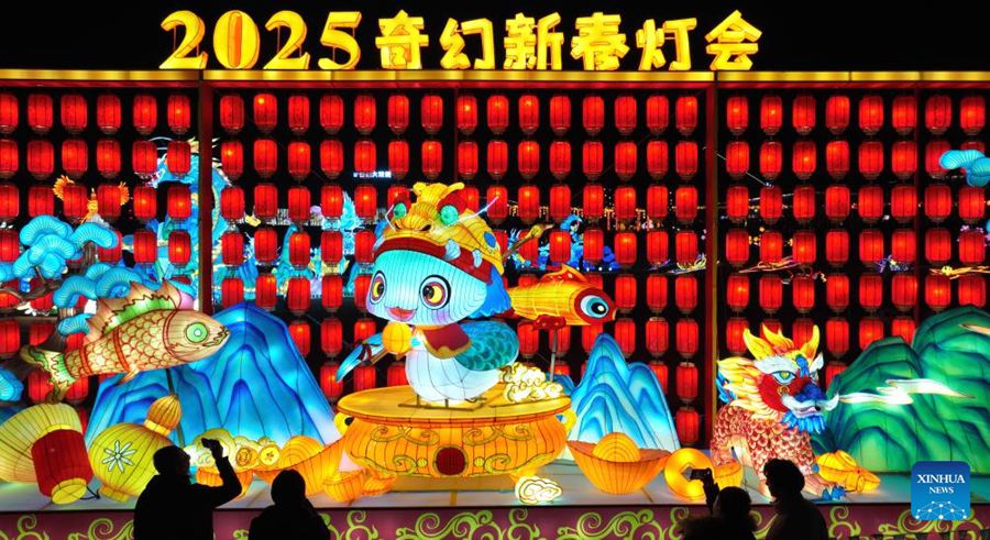 Cina, lanterne e luci per la prossima Festa di Primavera